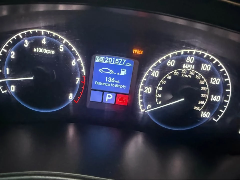 2010 Hyundai Genesis - Image 12 of 12