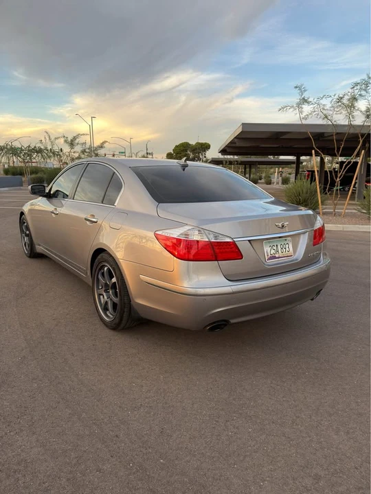 2010 Hyundai Genesis - Image 8 of 12