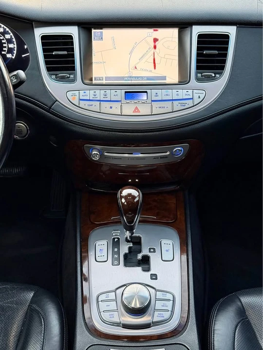 2010 Hyundai Genesis - Image 18 of 20