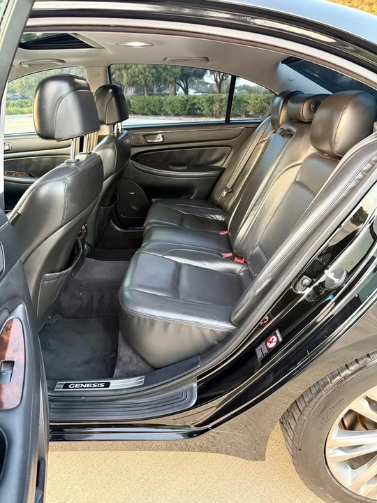 2010 Hyundai Genesis - Image 11 of 20