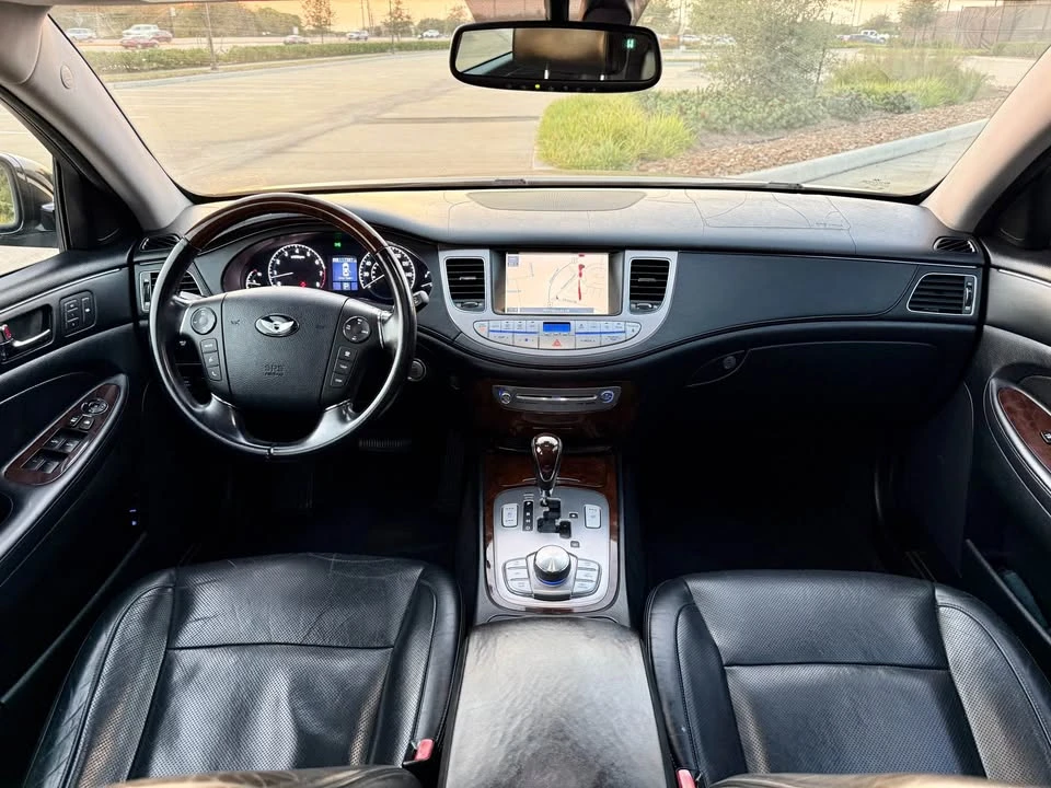 2010 Hyundai Genesis - Image 15 of 20