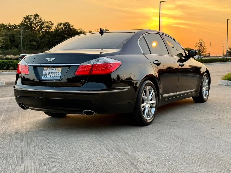 2010 Hyundai Genesis - Image 7 of 20