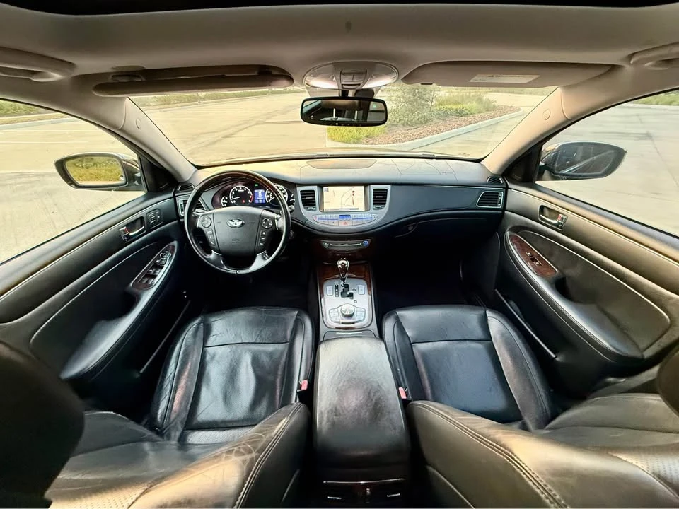 2010 Hyundai Genesis - Image 14 of 20