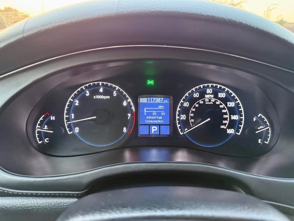 2010 Hyundai Genesis - Image 17 of 20
