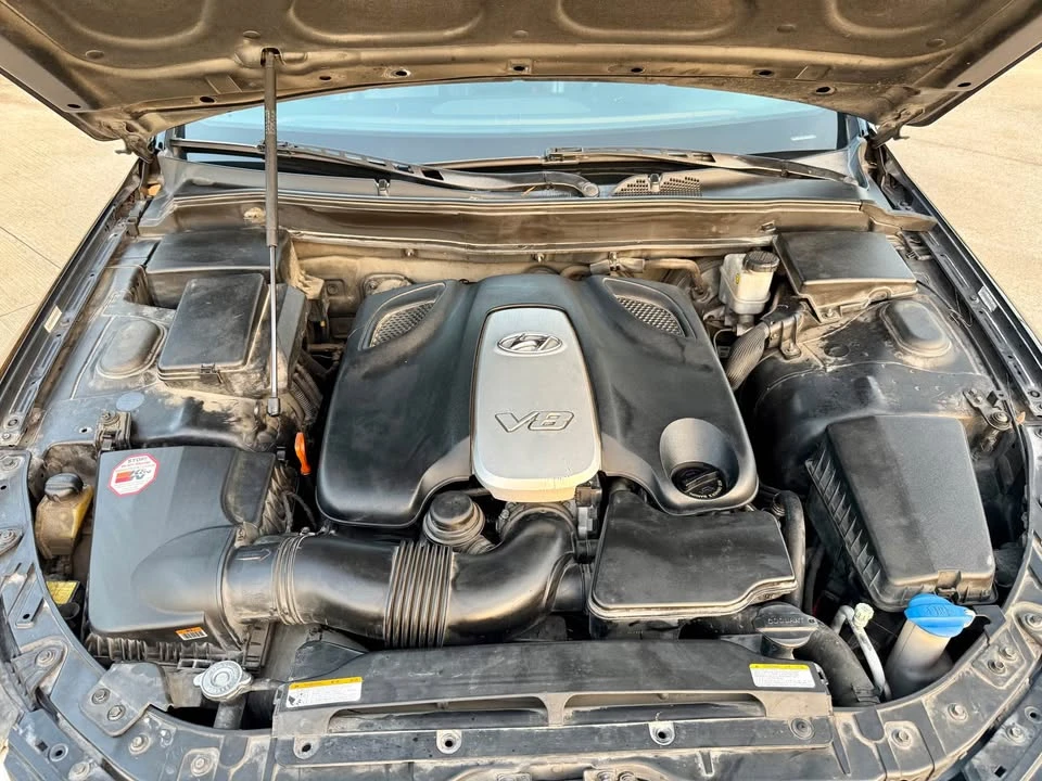 2010 Hyundai Genesis - Image 19 of 20
