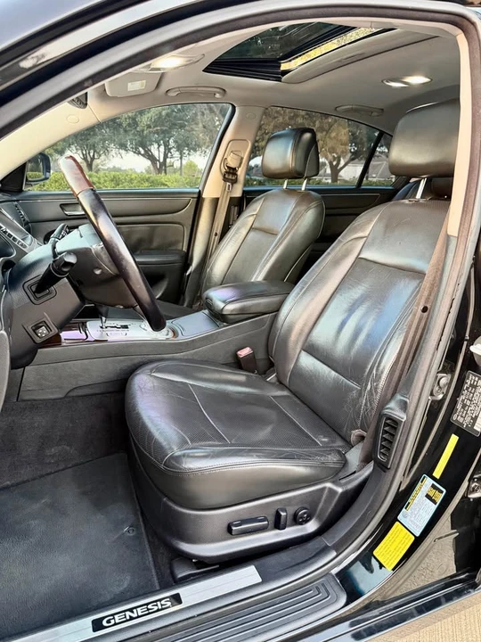 2010 Hyundai Genesis - Image 10 of 20