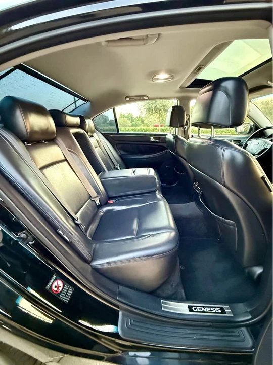 2010 Hyundai Genesis - Image 12 of 20