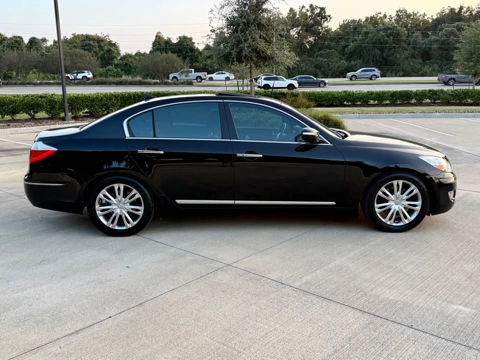 2010 Hyundai Genesis - Image 8 of 20