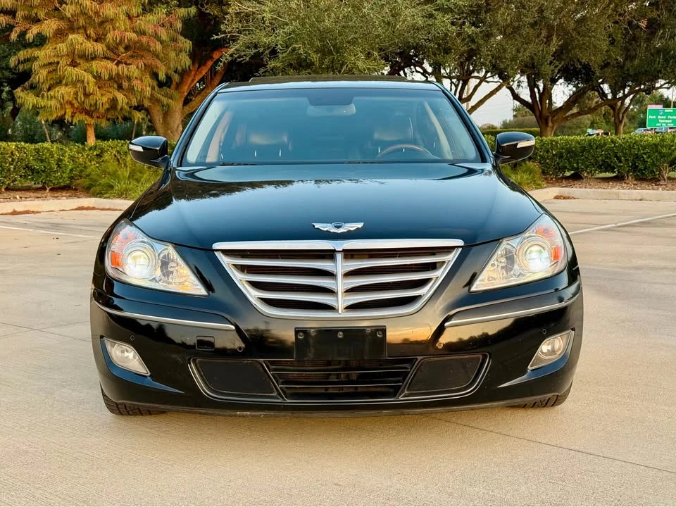 2010 Hyundai Genesis - Image 2 of 20