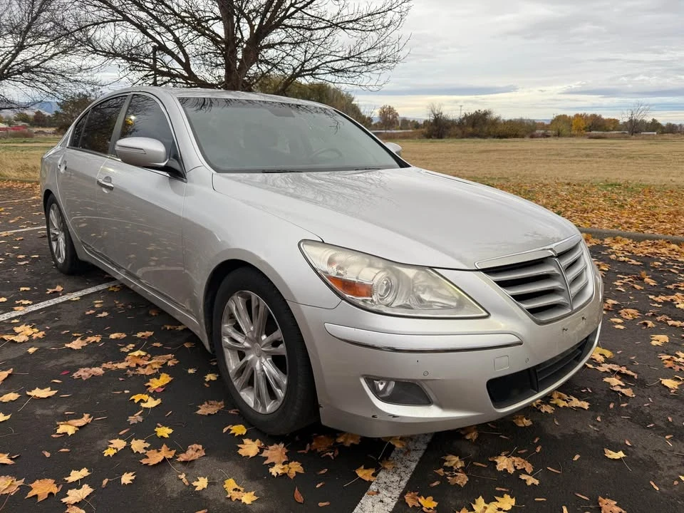 2010 Hyundai Genesis - Image 6 of 17