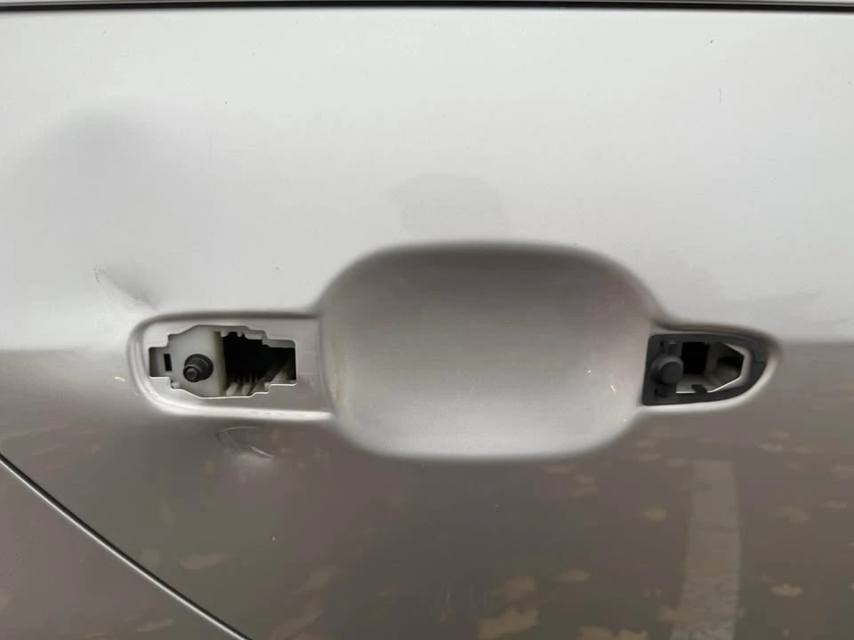 2010 Hyundai Genesis - Image 17 of 17