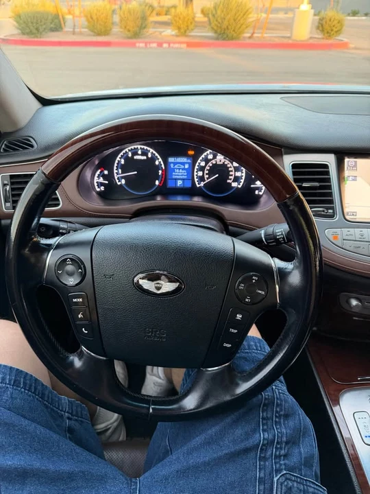 2010 Hyundai Genesis - Image 10 of 12