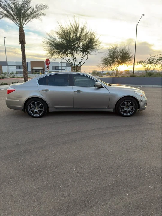 2010 Hyundai Genesis - Image 6 of 12