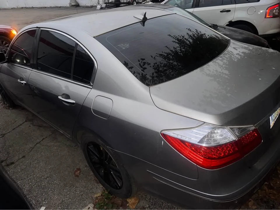 2010 Hyundai Genesis - Image 9 of 9
