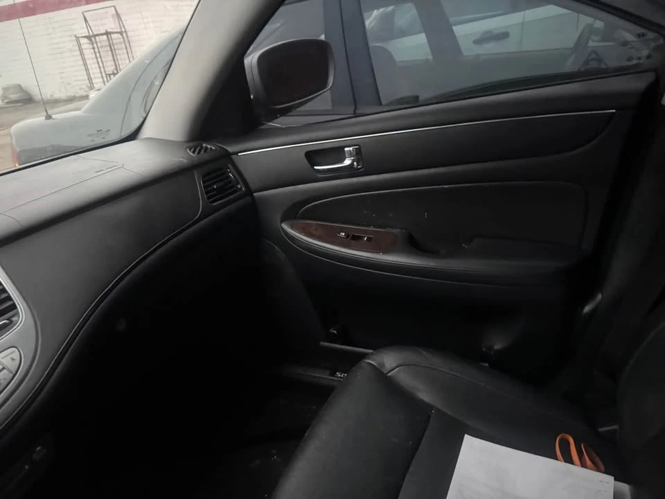 2010 Hyundai Genesis - Image 7 of 9