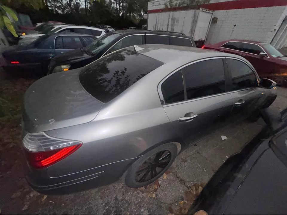 2010 Hyundai Genesis - Image 5 of 9