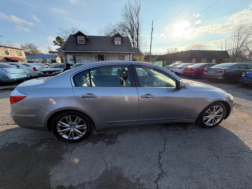 2010 Hyundai Genesis - Image 10 of 14