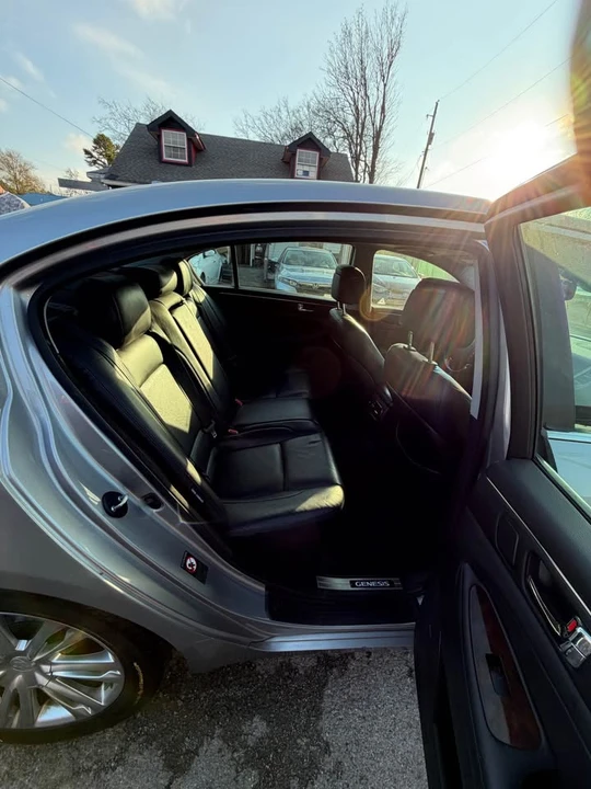 2010 Hyundai Genesis - Image 7 of 14