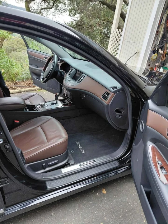 2010 Hyundai Genesis - Image 4 of 7