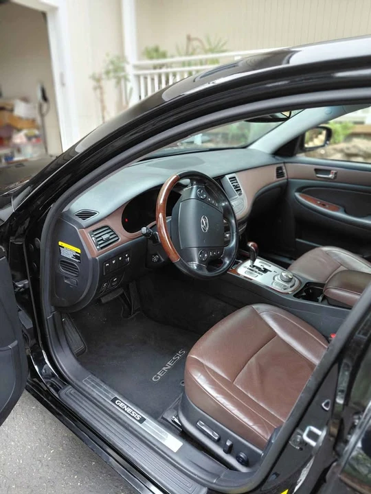 2010 Hyundai Genesis - Image 5 of 7