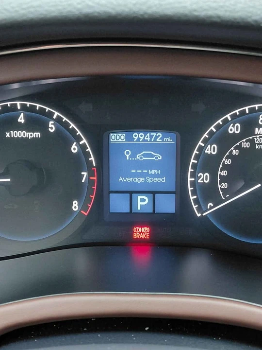 2010 Hyundai Genesis - Image 6 of 7