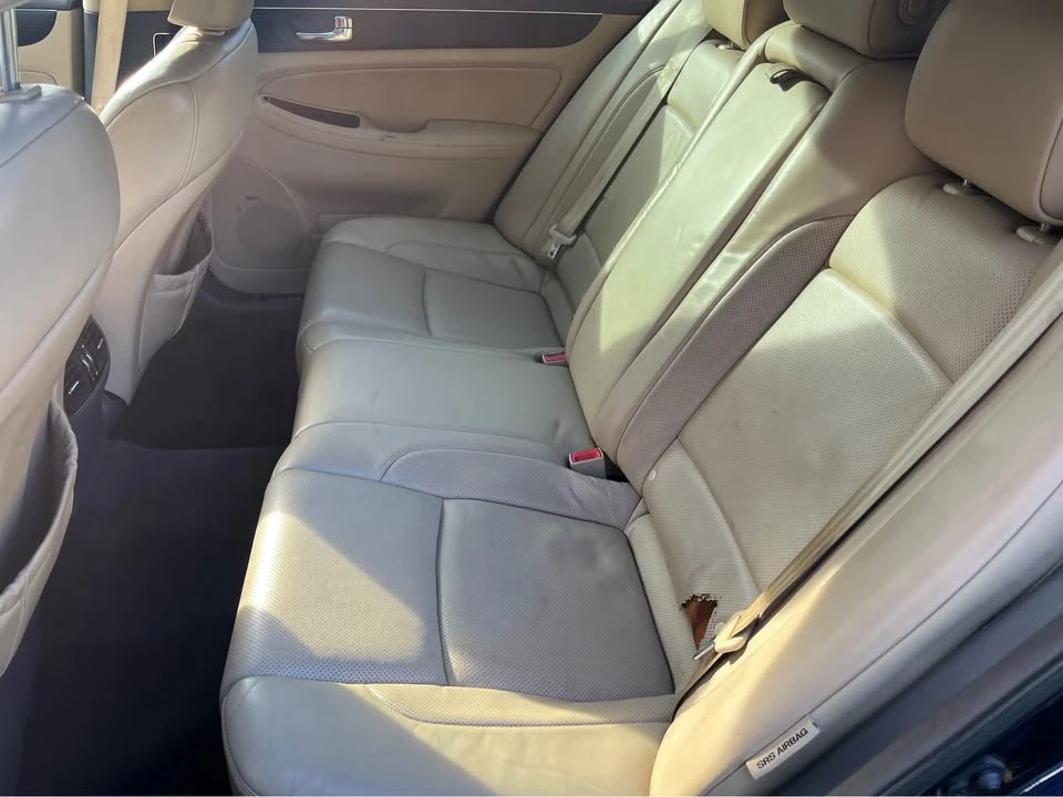 2010 Hyundai Genesis - Image 12 of 20