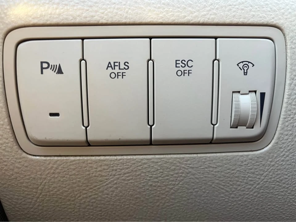 2010 Hyundai Genesis - Image 20 of 20