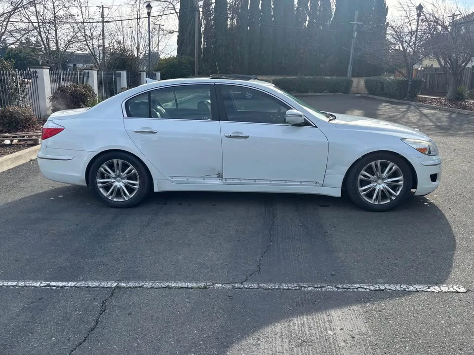 2010 Hyundai Genesis - Image 5 of 9