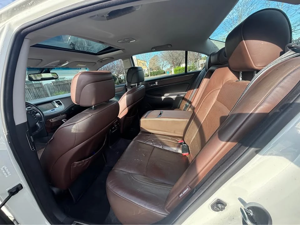 2010 Hyundai Genesis - Image 9 of 9