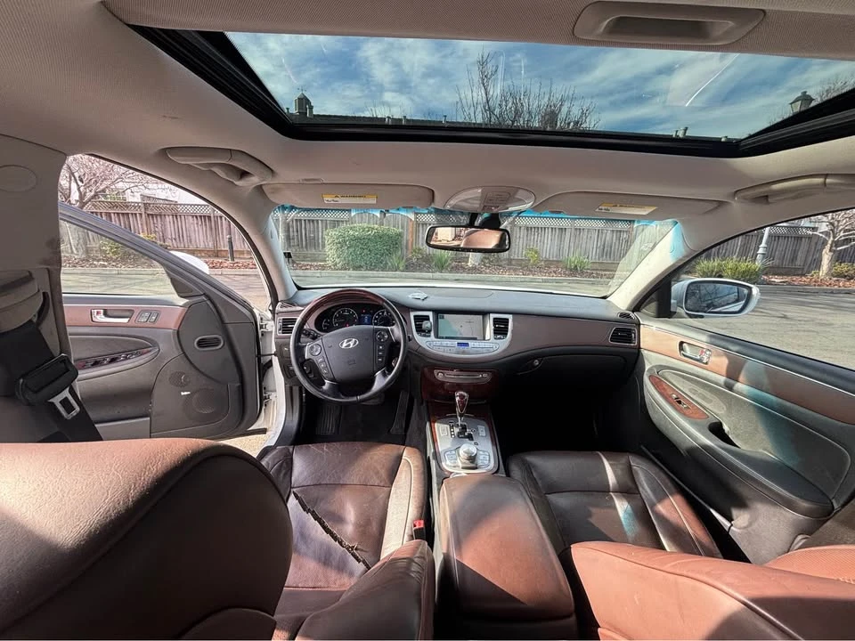 2010 Hyundai Genesis - Image 8 of 9