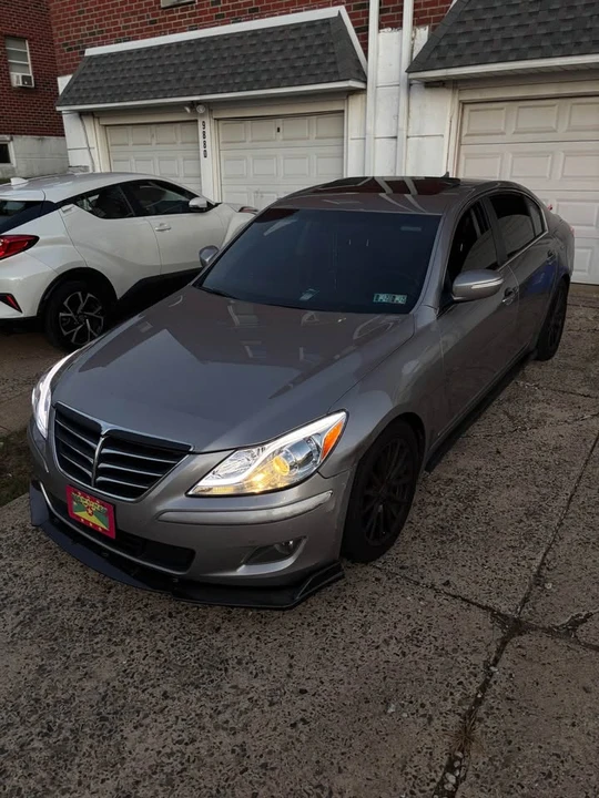 2010 Hyundai Genesis - Image 4 of 10