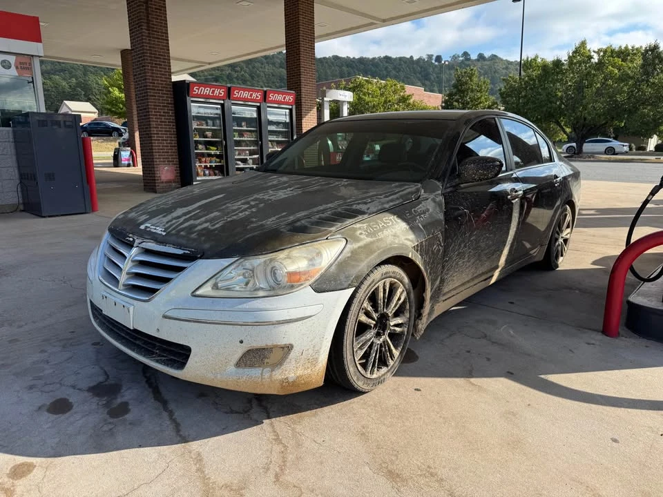 2010 Hyundai Genesis - Image 7 of 11