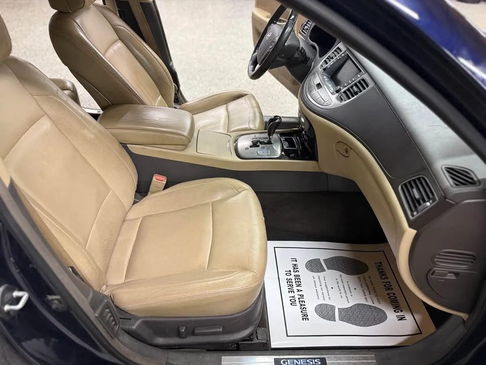 2010 Hyundai Genesis - Image 14 of 18