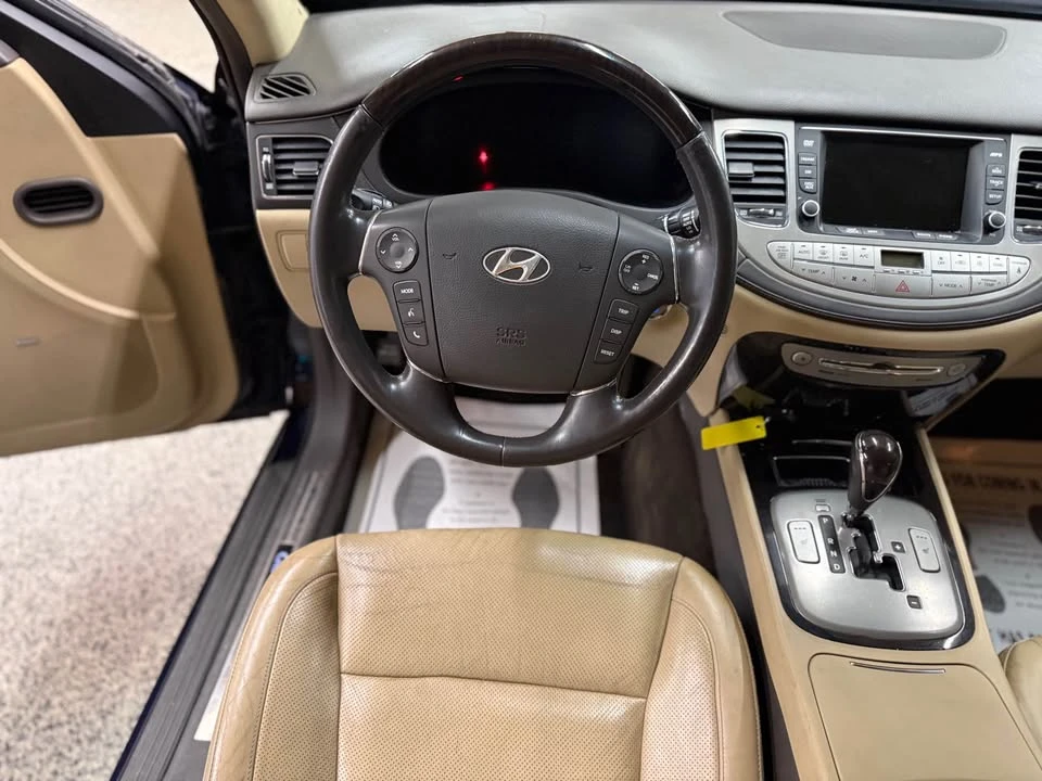 2010 Hyundai Genesis - Image 10 of 18
