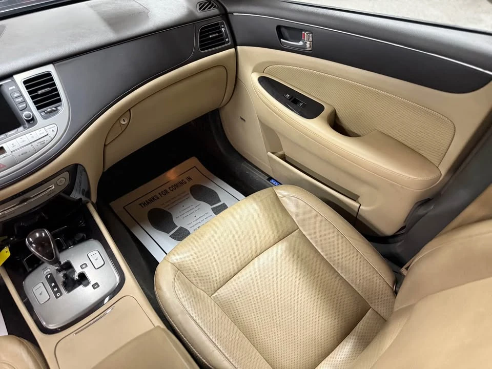 2010 Hyundai Genesis - Image 11 of 18