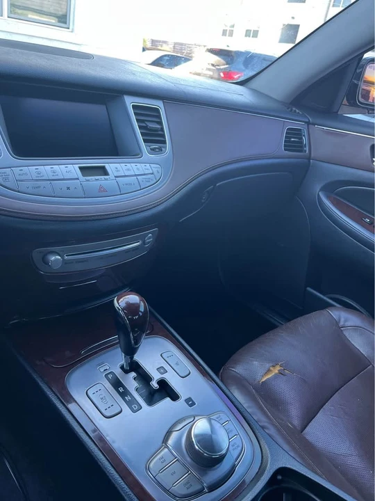 2010 Hyundai Genesis - Image 7 of 9