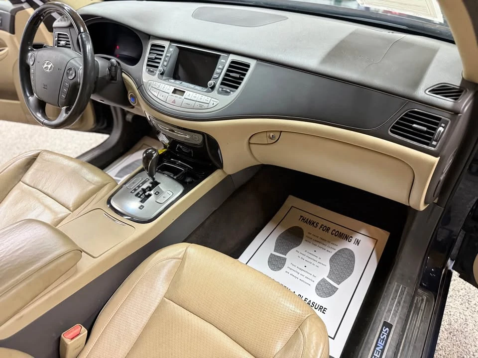 2010 Hyundai Genesis - Image 15 of 18