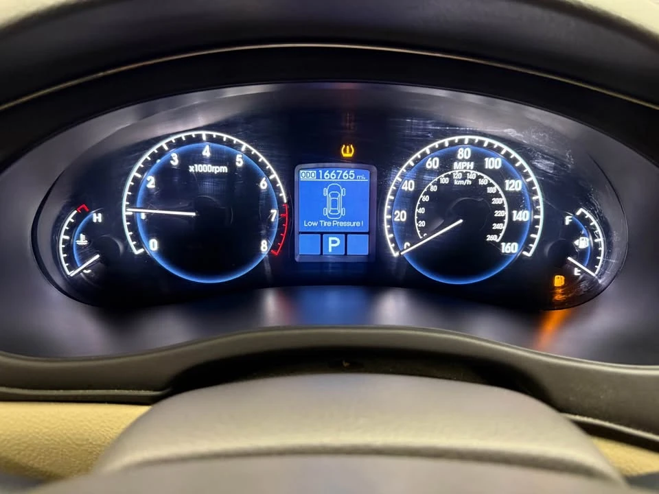 2010 Hyundai Genesis - Image 17 of 18