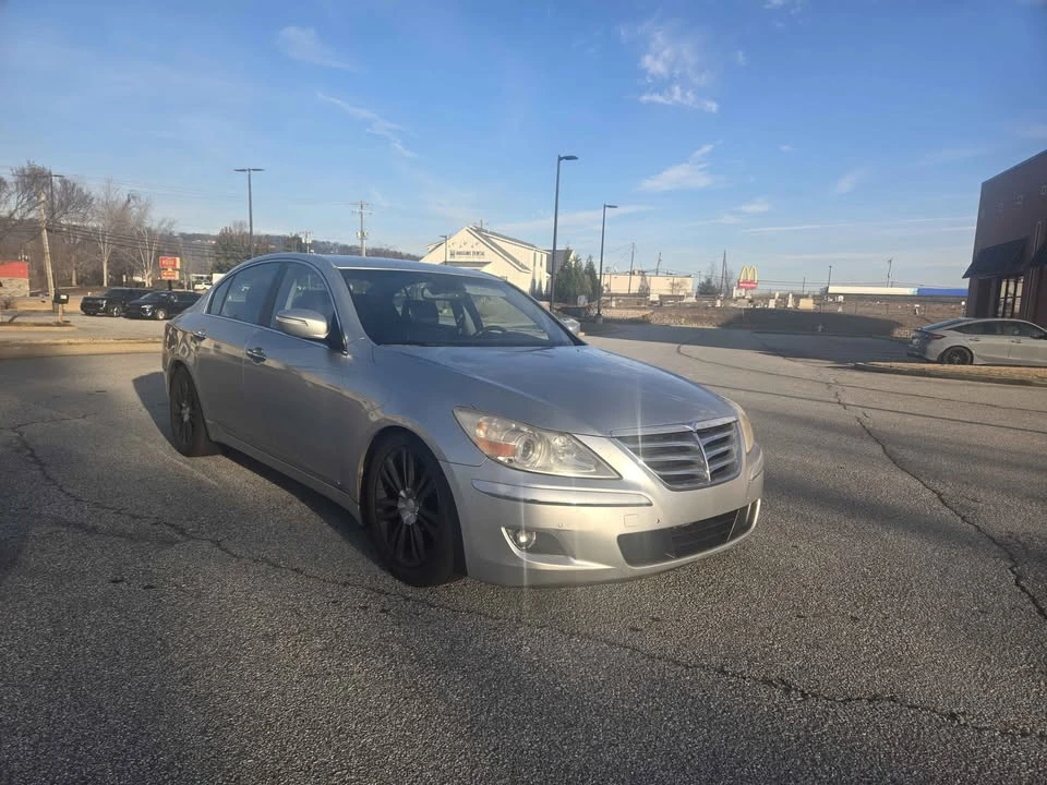 2010 Hyundai Genesis - Image 13 of 15