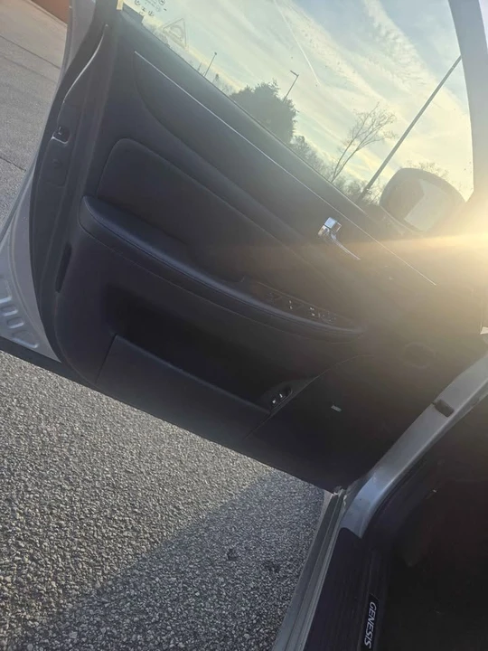 2010 Hyundai Genesis - Image 7 of 15