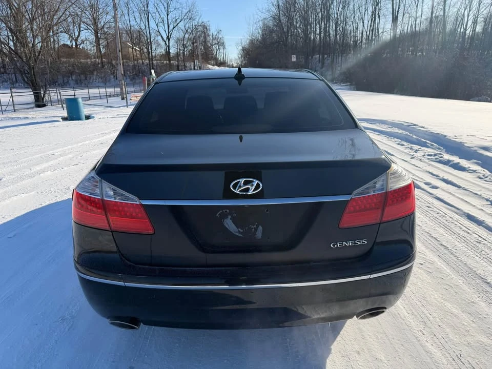 2010 Hyundai Genesis - Image 12 of 15