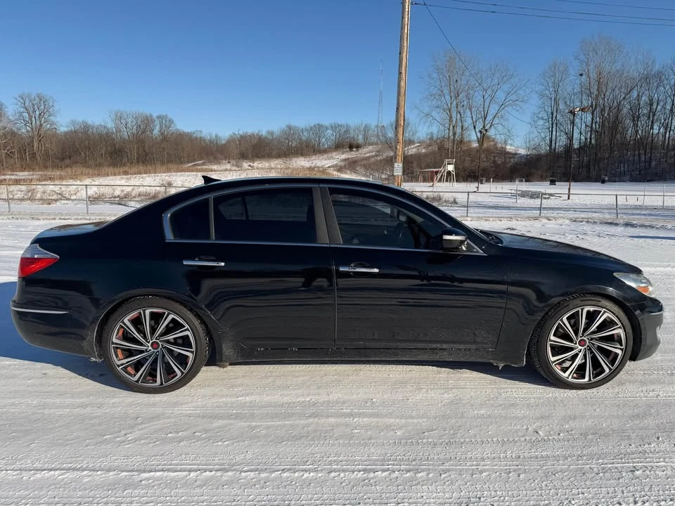 2010 Hyundai Genesis - Image 2 of 15