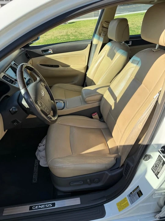 2010 Hyundai Genesis - Image 10 of 19