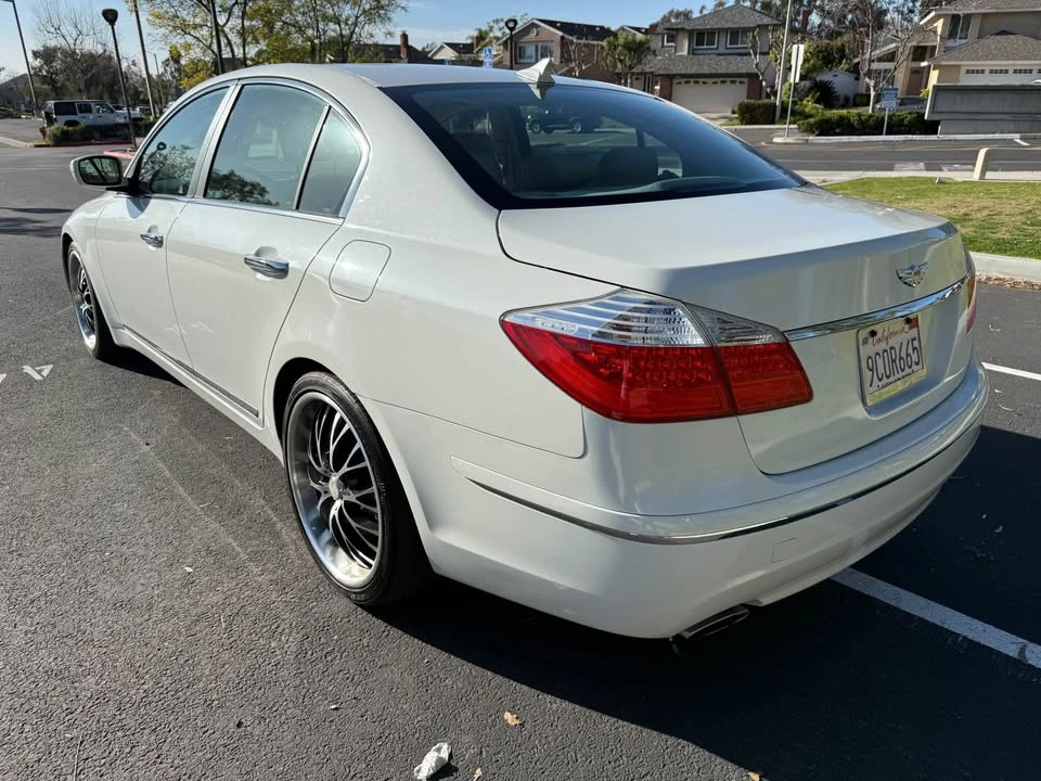 2010 Hyundai Genesis - Image 7 of 19