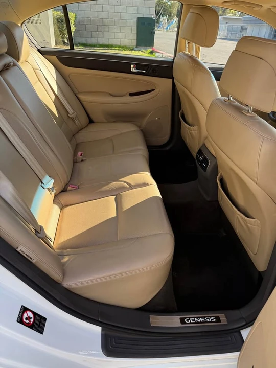 2010 Hyundai Genesis - Image 13 of 19