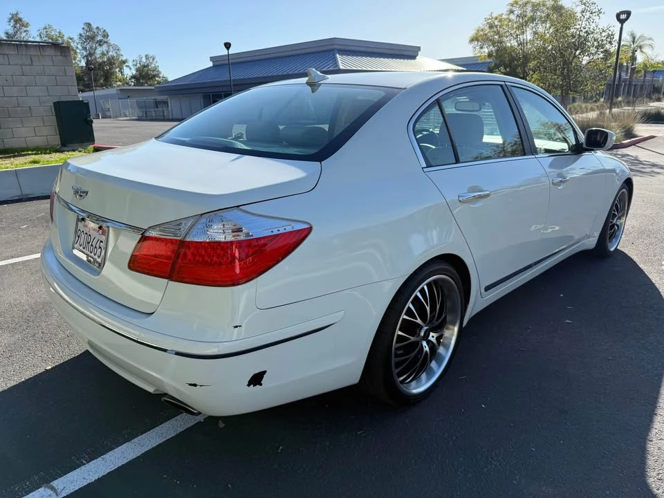 2010 Hyundai Genesis - Image 5 of 19