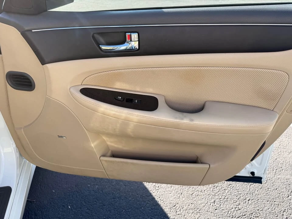 2010 Hyundai Genesis - Image 16 of 19