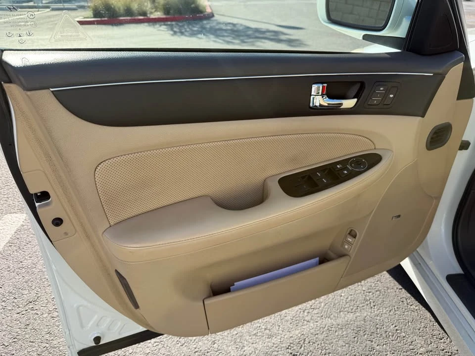 2010 Hyundai Genesis - Image 11 of 19