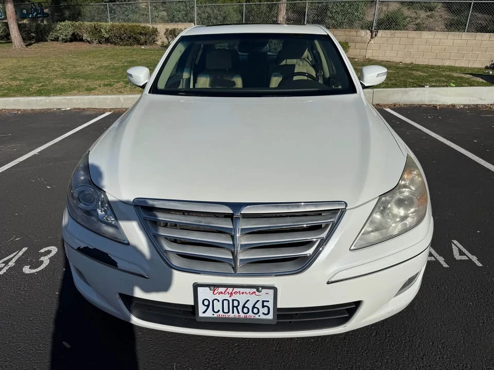 2010 Hyundai Genesis - Image 2 of 19