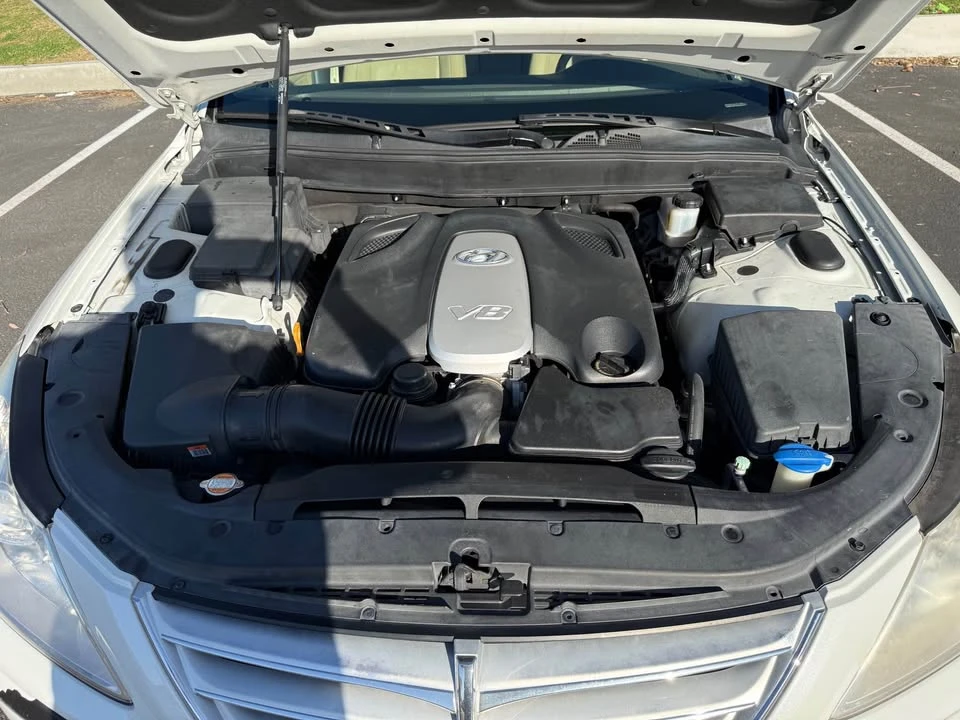 2010 Hyundai Genesis - Image 18 of 19
